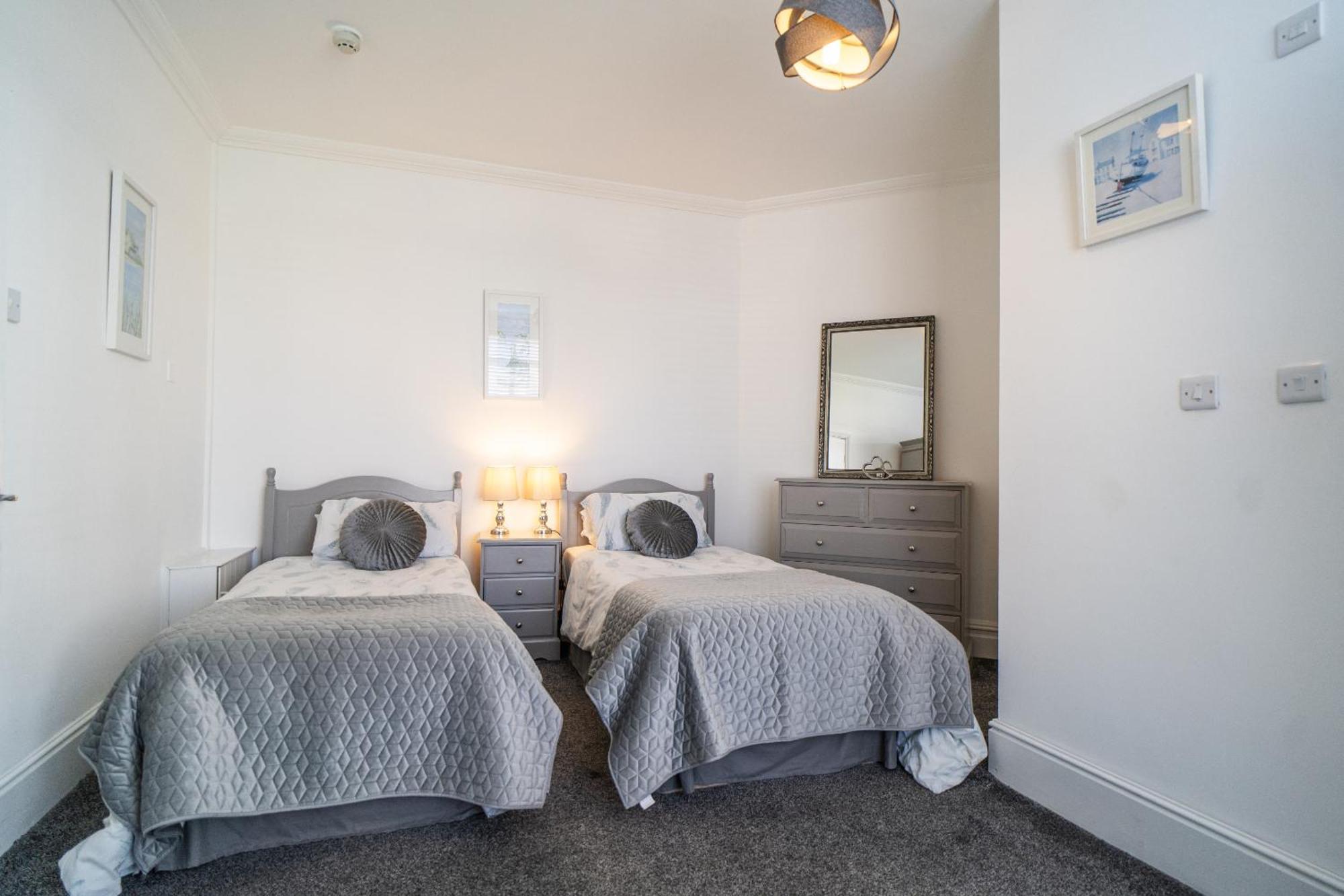 Beachmount Holiday Apartments コルウィン・ベイ エクステリア 写真