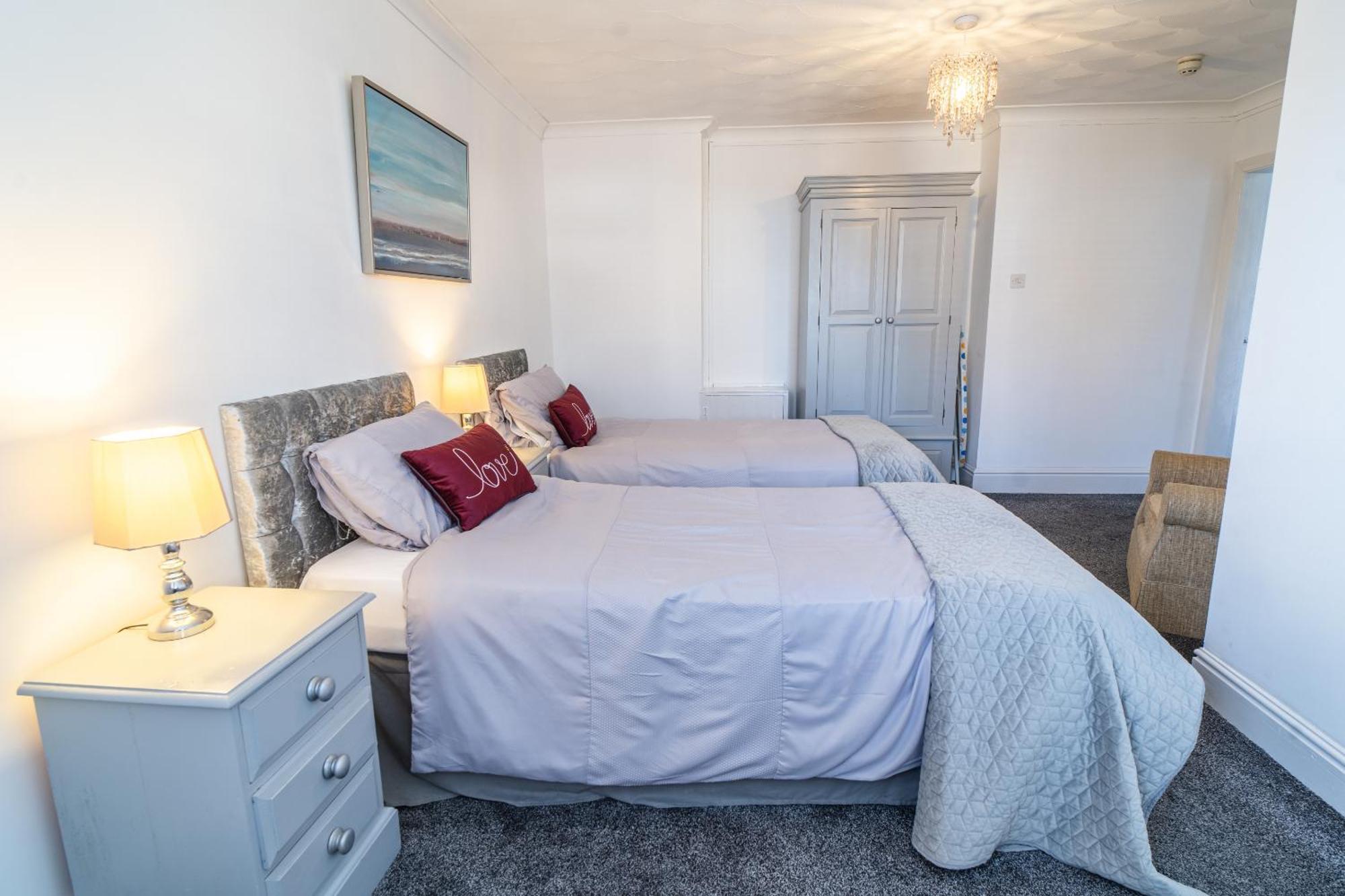 Beachmount Holiday Apartments コルウィン・ベイ エクステリア 写真